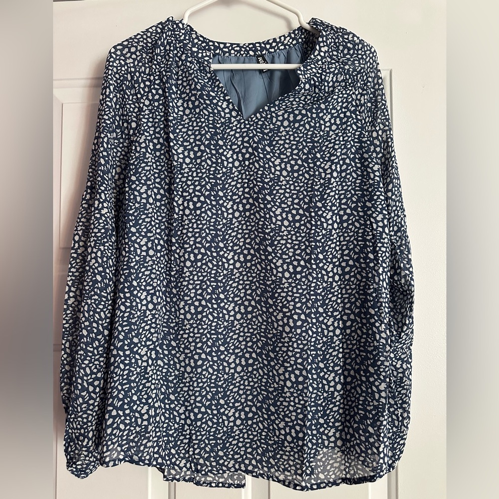 NWOT Woman’s M Blouse